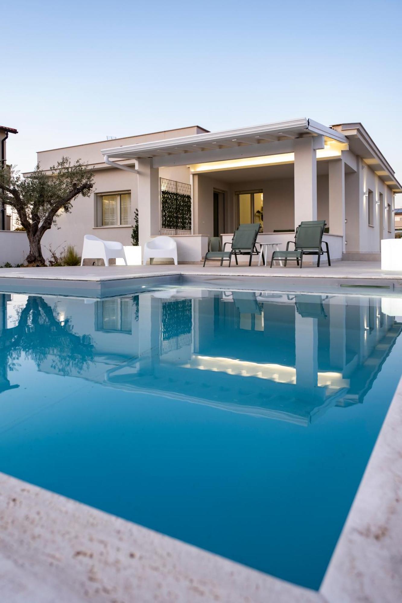 Kora Suites&pool Guest house *